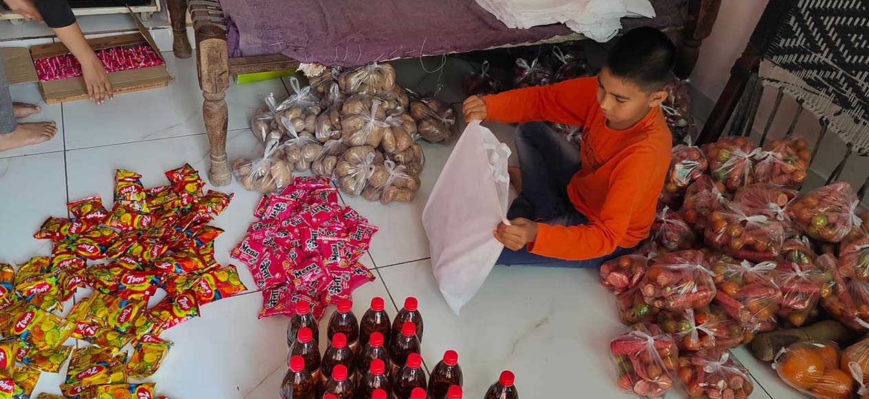 packing food kits